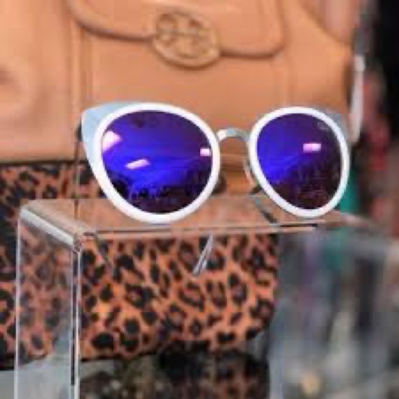 Quay Girly Talk Sunglasses - Picture 8 of 16